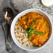 Food St Nat's Lentil and Chickpea Curry (V)